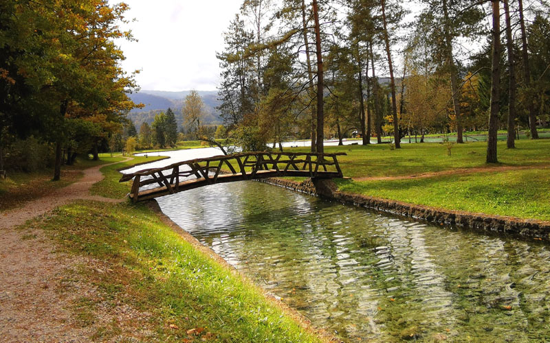 Path by the Šobec natural pool